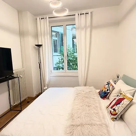 דירה Geraeumiges In Charmantem Altbau