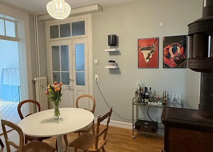 Apartment Geraeumiges In Charmantem Altbau