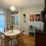 Appartement Geraeumiges In Charmantem Altbau