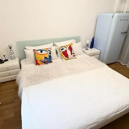 Geraeumiges In Charmantem Altbau Διαμέρισμα